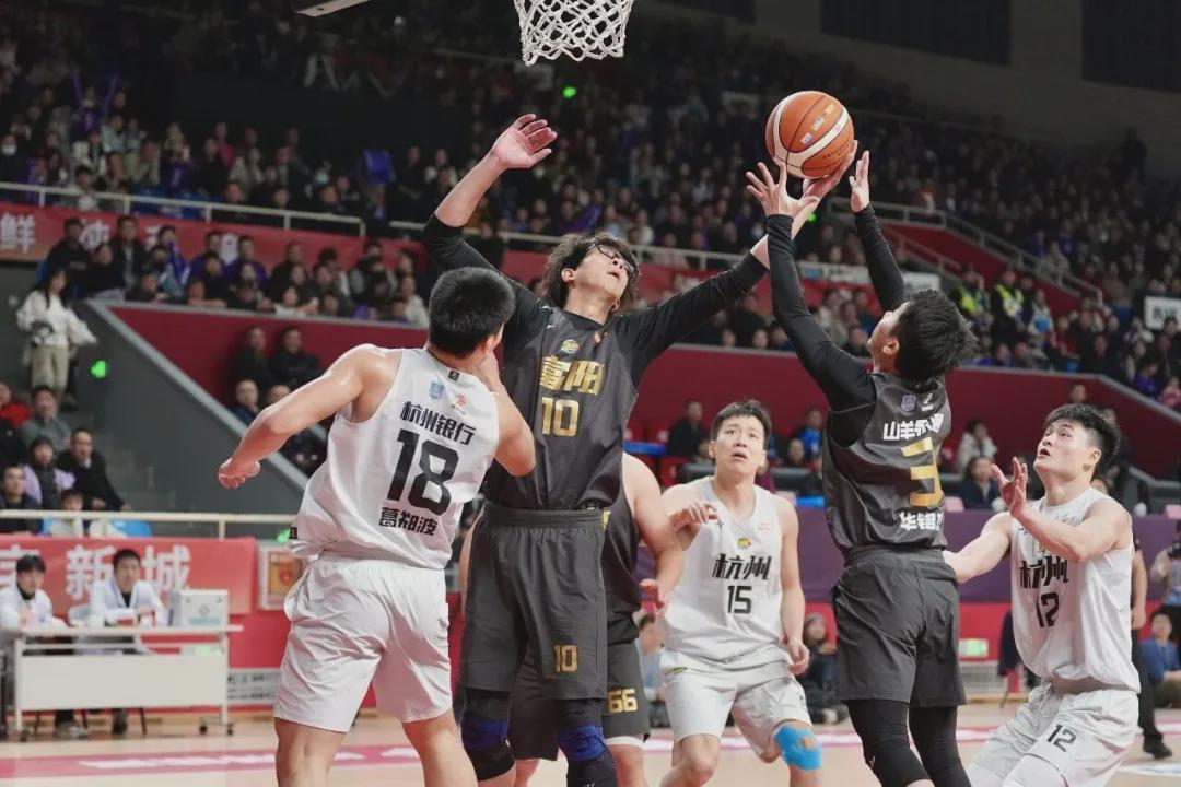 世界杯官方软件下载-4分险胜！杭州队率先晋级“浙BA”总决赛