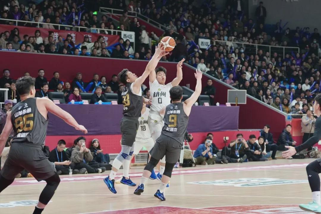 世界杯官方软件下载-4分险胜！杭州队率先晋级“浙BA”总决赛