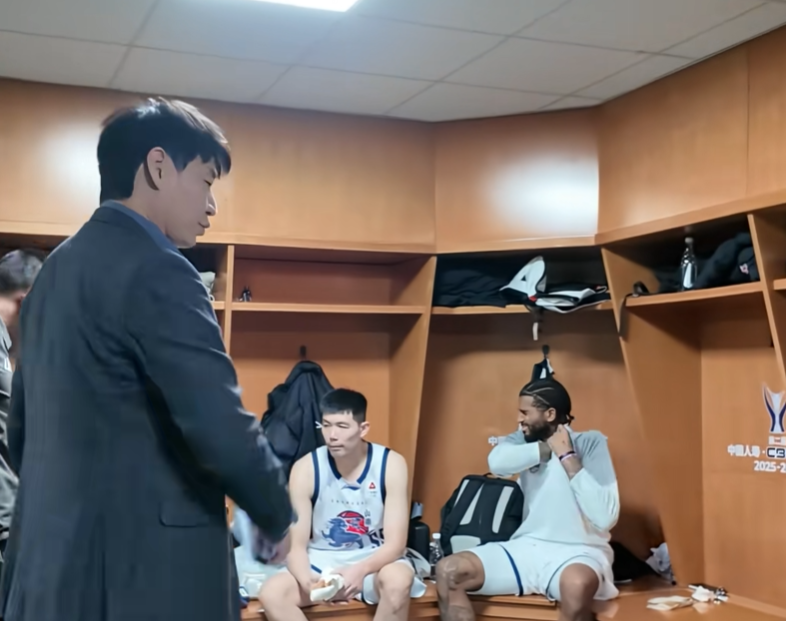 世界杯最新版本下载-淘汰浙江更衣室！邱彪体恤外援，总结变认哥现场，与全队打成一片