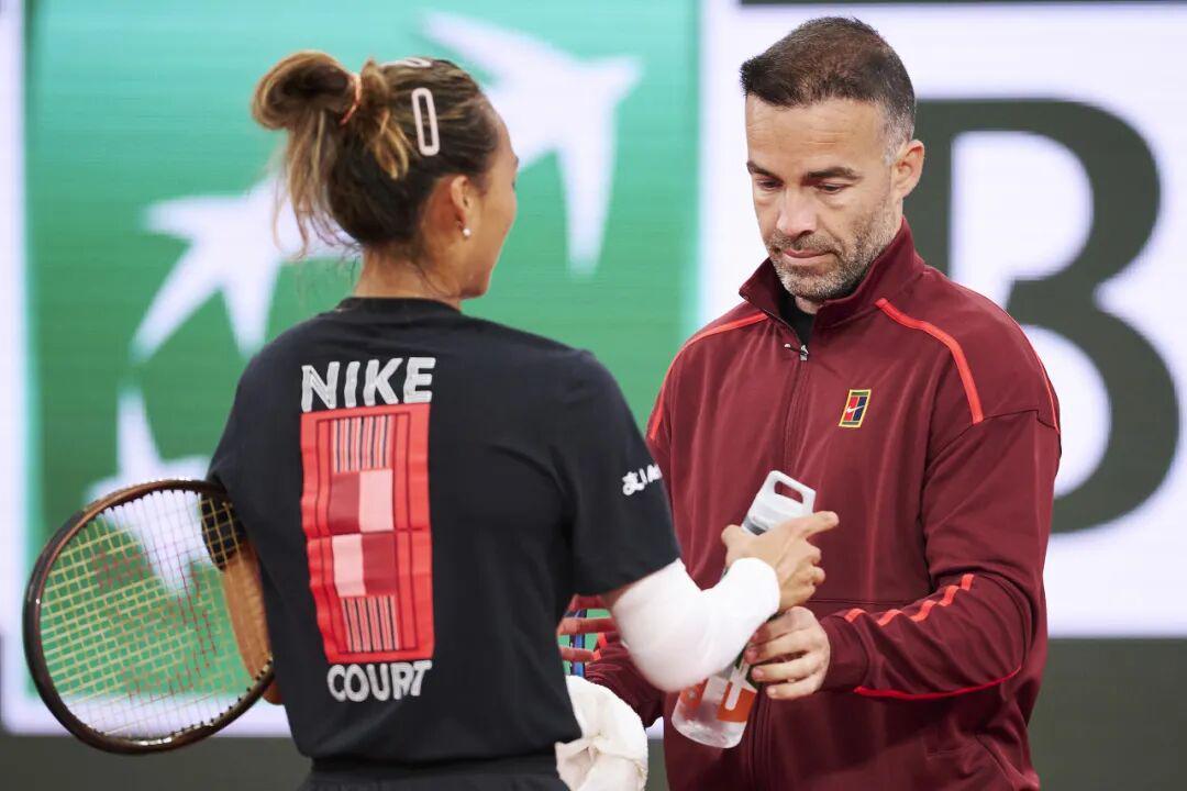 世界杯官方软件下载-郑钦文取关功勋教练里巴，师徒关系再生变数？