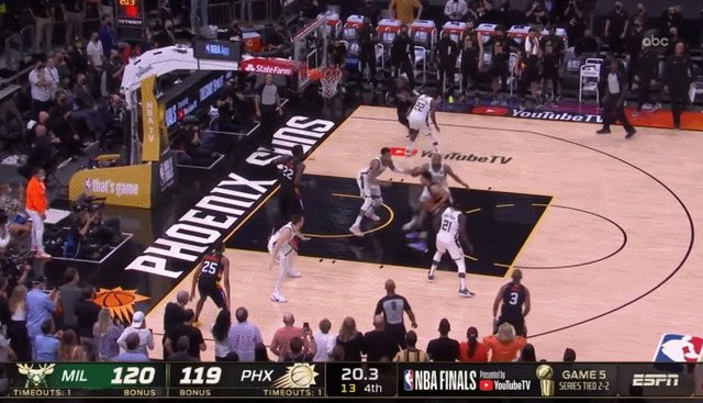 世界杯最新版本下载-决胜时刻钳断布克 霍勒迪将雄鹿旗帜插上天王山