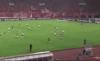 世界杯官方安装包-【史话】媲美小贝小罗！希克超远程吊门勾起传世回忆