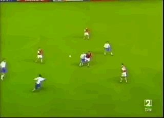 世界杯官方安装包-【史话】媲美小贝小罗！希克超远程吊门勾起传世回忆